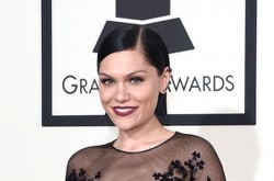 Jessie J porte une robe de soir Ralph & Russo au 57 th grammy awards