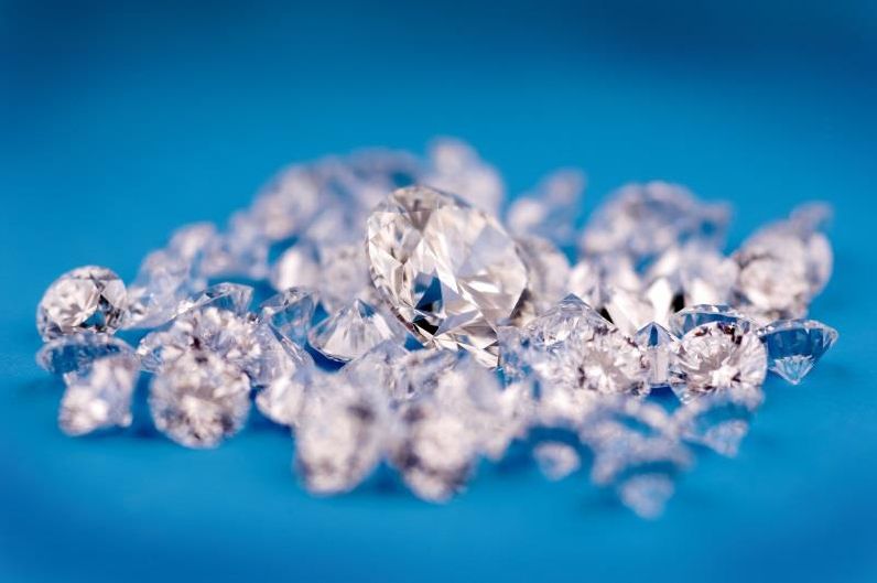 Comment savoir si votre diamant est naturel ou de laboratoire ? 