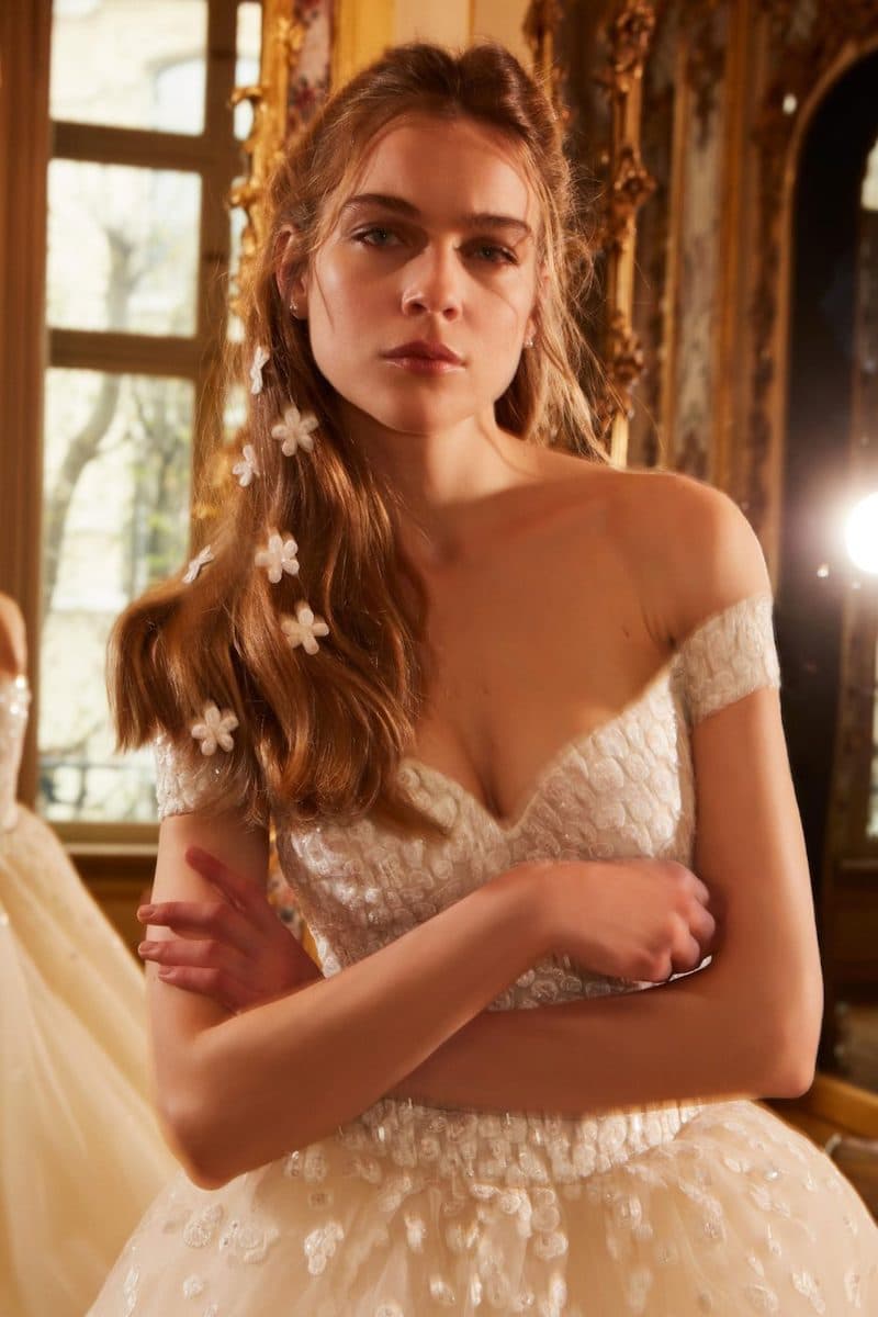 robe de mariée princesse Elie Saab pour le bal de Vienne collection mariage Mille Mariages robe n°16 voile étoile décolleté