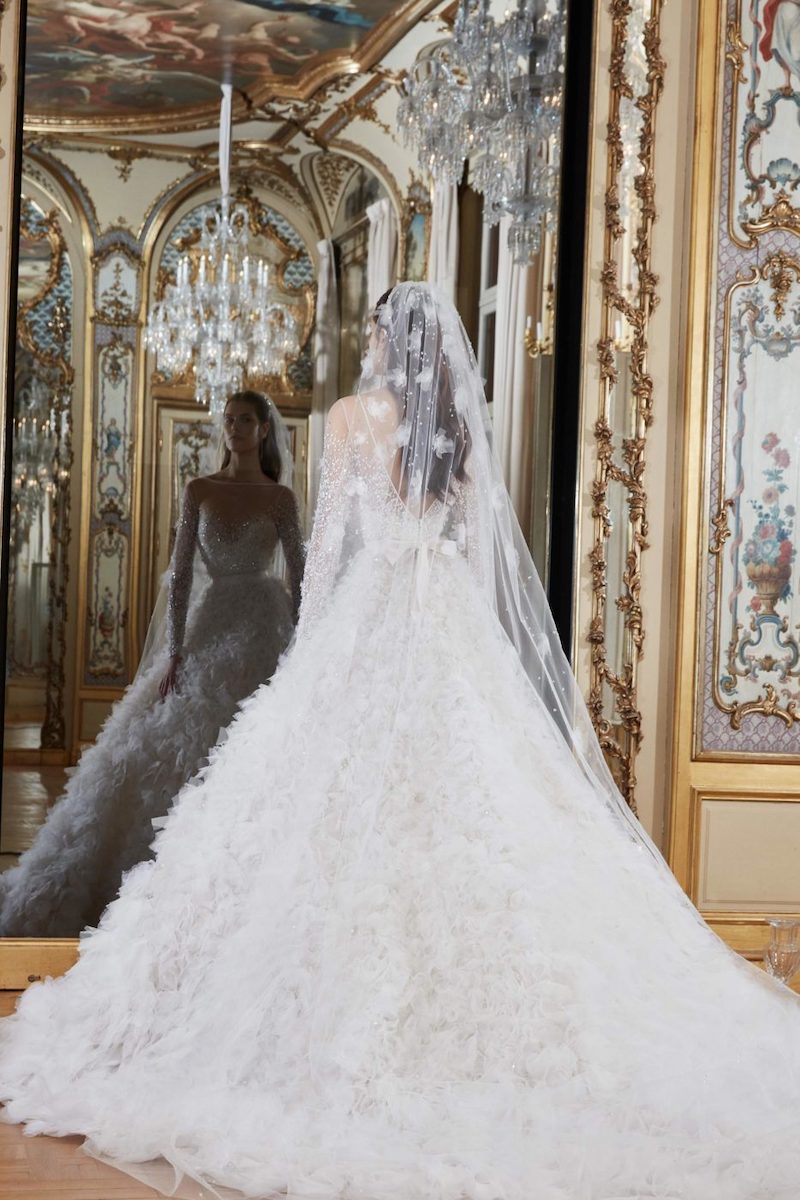 robe de mariée princesse Elie Saab pour le bal de Vienne collection mariage Mille Mariages robe n°20 voile fleurs de dentelle