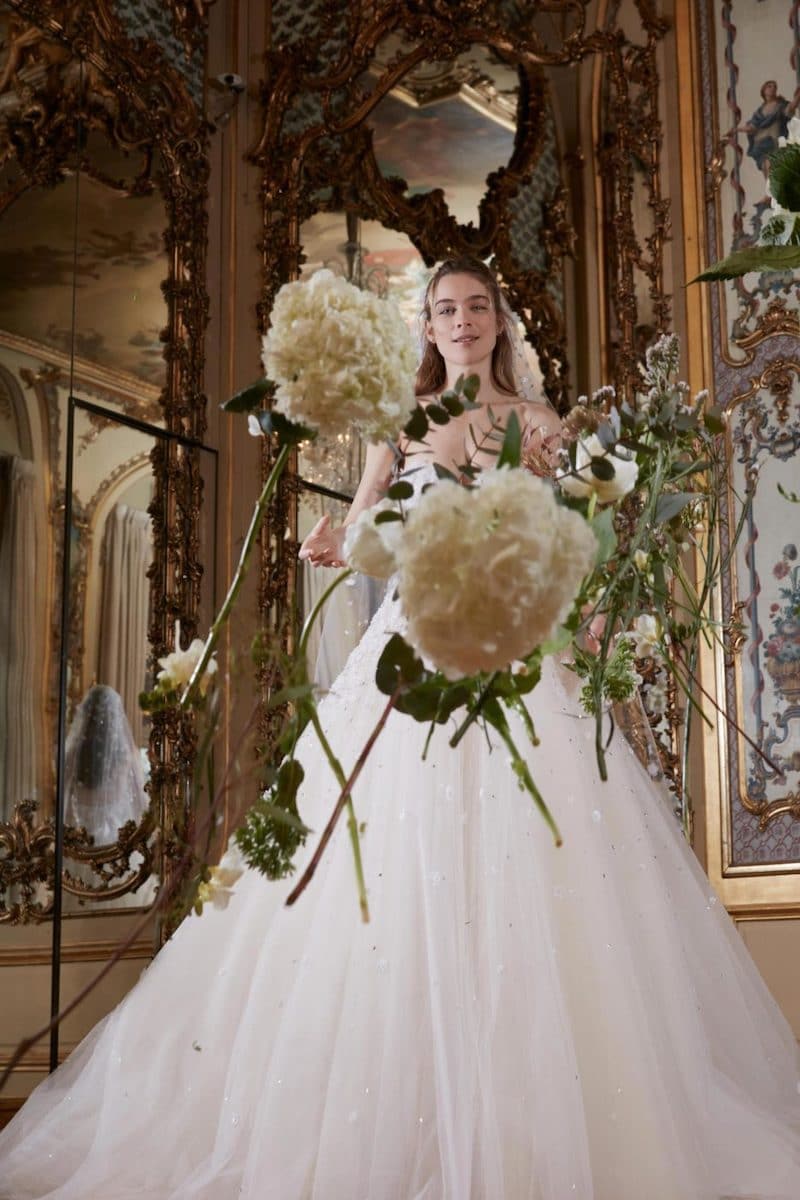 robe de mariée princesse Elie Saab pour le bal de Vienne collection mariage Mille Mariages robe n°24 rose et fleurs